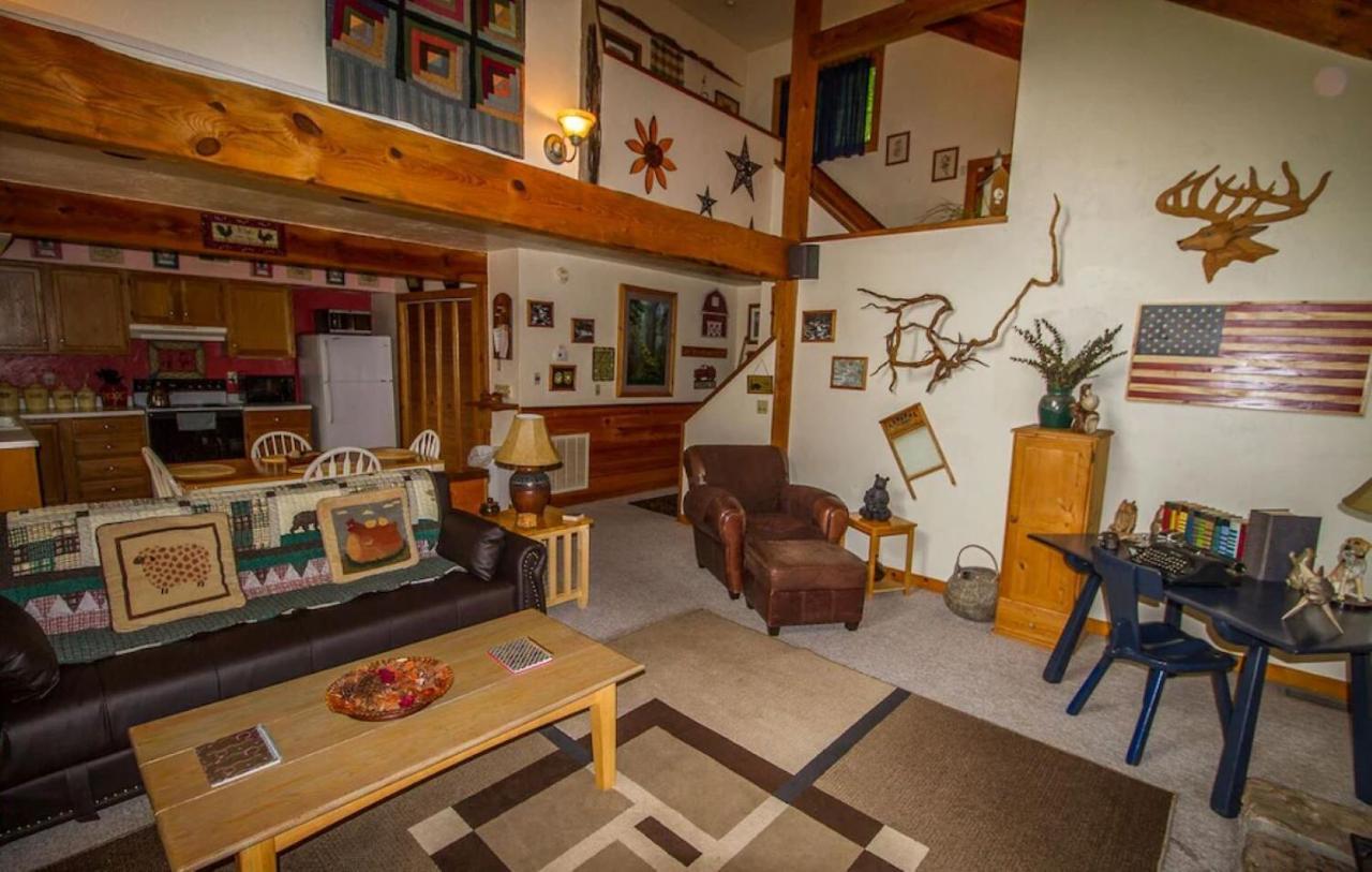 Want To Feel Like You'Re Up In The Trees!! What A Great View! Villa Gatlinburg Exterior photo